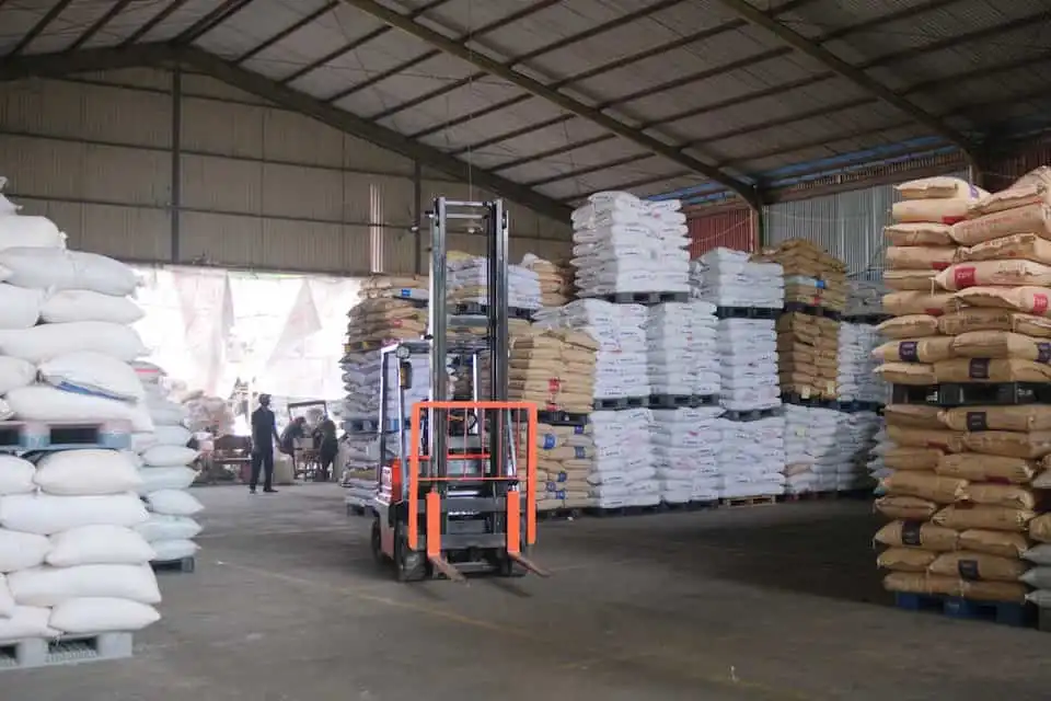 Pengepakan dan Penyimpanan Biji Plastik Surya Indo Utama