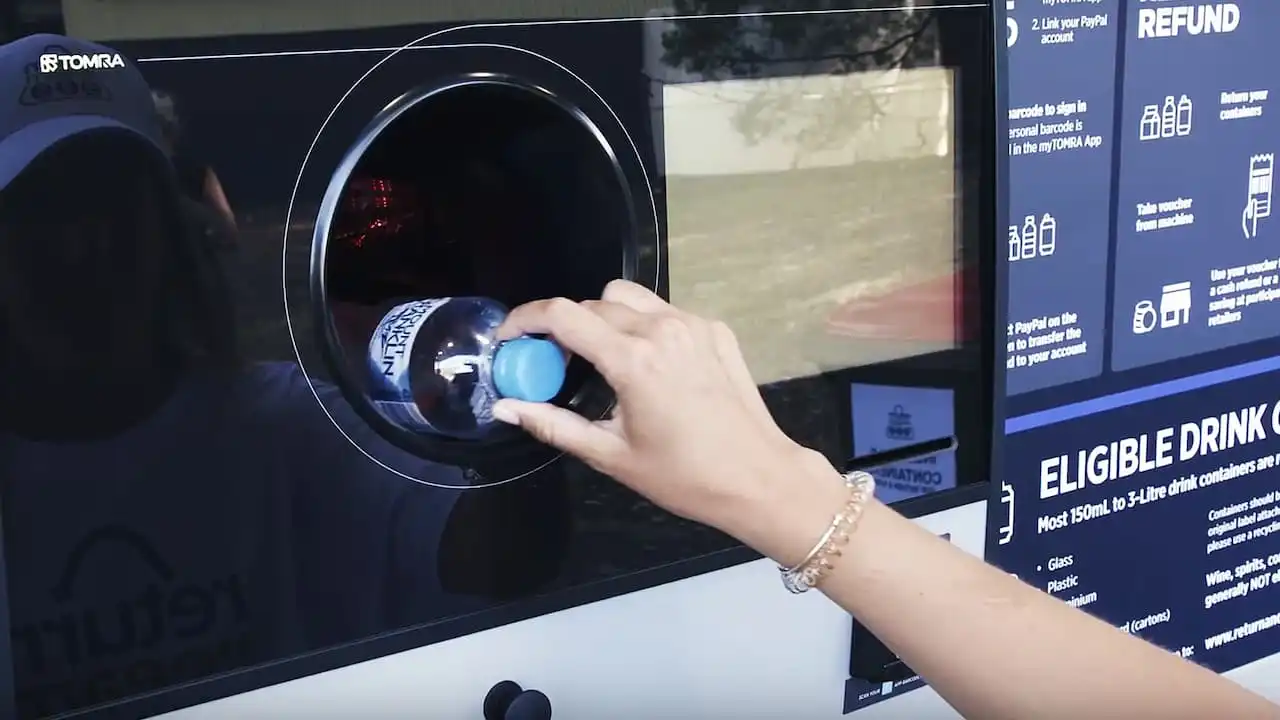 Daur Ulang Dapat Untung? Coba Reverse Vending Machine!